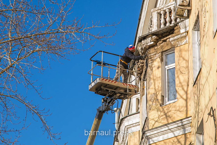 Ситуация на доме по проспекту Строителей, 4 на контроле администрации города