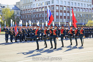 Торжественное шествие войск Барнаульского гарнизона началось в Барнауле