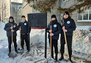 В Барнауле студенты колледжей проводят акции по очистке памятников, памятных знаков и достопримечательных мест