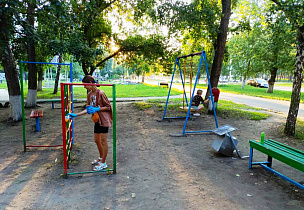 В районах Барнаула продолжаются работы по благоустройству и уборке территорий