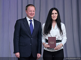 Виктор Томенко вручил дипломы выпускникам Губернаторской программы переподготовки кадров для промышленного и энергетического комплексов края  