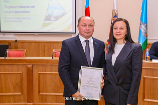 В администрации города прошло вручение наград за оказание помощи участникам СВО и их семьям