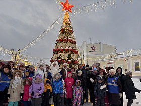 Как в районах города Барнаула прошли открытия елок. Фото.