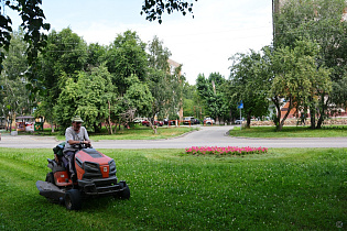 В районах Барнаула продолжаются работы по благоустройству территорий 