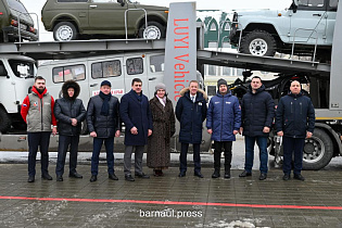 Из Барнаула в зону СВО отправлена очередная партия техники и гуманитарного груза 