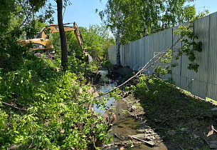 На реке Пивоварке продолжаются работы по восстановлению водопропускной способности старого русла