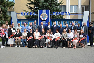 В Ленинском районе торжественно открыли обновленную Доску Почета